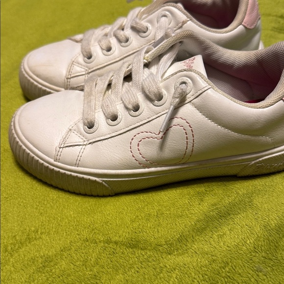 BLOWFISH Malibu- Size 1 Classic White Kids Sneakers with Pink Heart - Picture 3 of 6